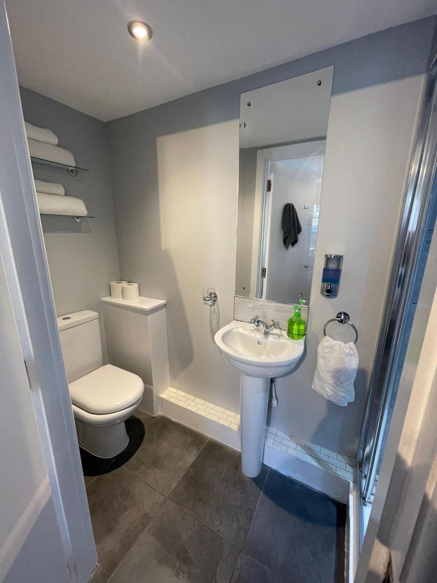 Black Bull With Rooms Upper Cumbernauld Buitenkant foto